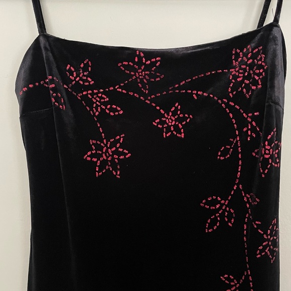 Black Velvet Evening Cocktail Dress Red Accents Spaghetti Straps Slit Women’s 12 - Picture 4 of 17